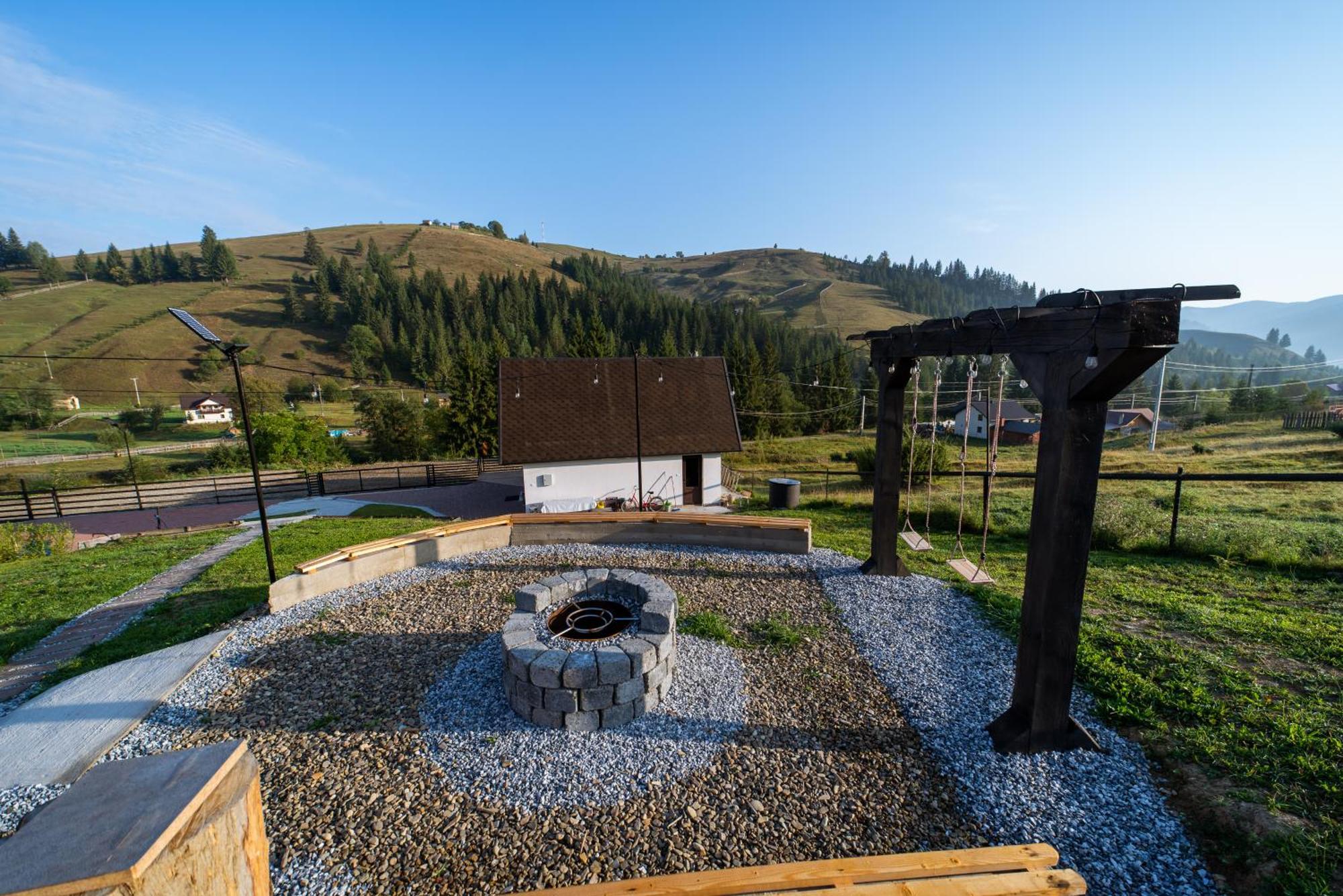 Hotel A Pisc Vatra Moldoviţei Exteriér fotografie